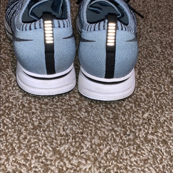 Nike Tennis Shoes Blue - Picture 3 of 3